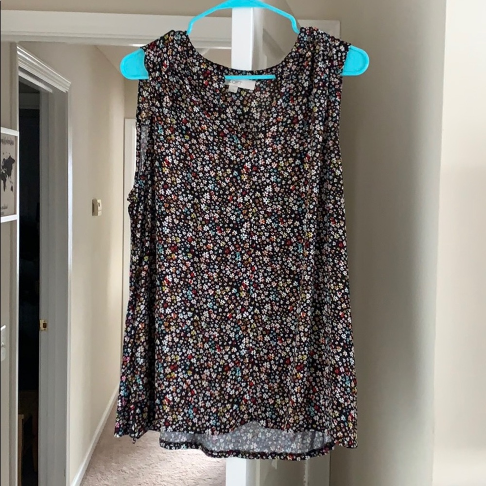 Loft top! 🌸🌺 Size L